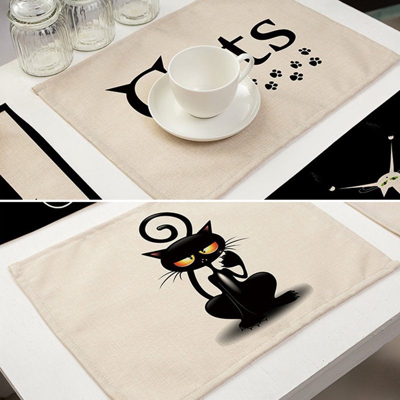 Krásna Podložka Z Bavlny A Ľanu S Kresleným Čiernym Vzorom Pre Mačky