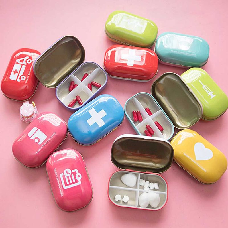 Roztomilá Mini Cukríková Škatuľka Na Pilulky S Rôznymi Vzormi Železný Obal Na Štyri Priehradky Na Vitamín Na
