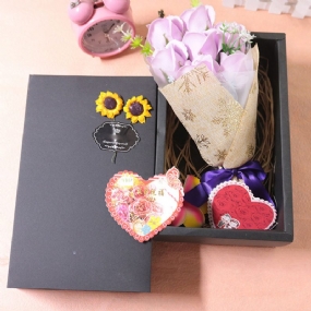 7 Mydlových Kvetov Romantických Ruží S Čiernou Kartónovou Krabičkou Pre Priateľku Na Valentína