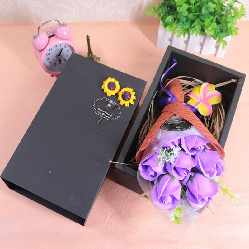 7 Mydlových Kvetov Romantických Ruží S Čiernou Kartónovou Krabičkou Pre Priateľku Na Valentína