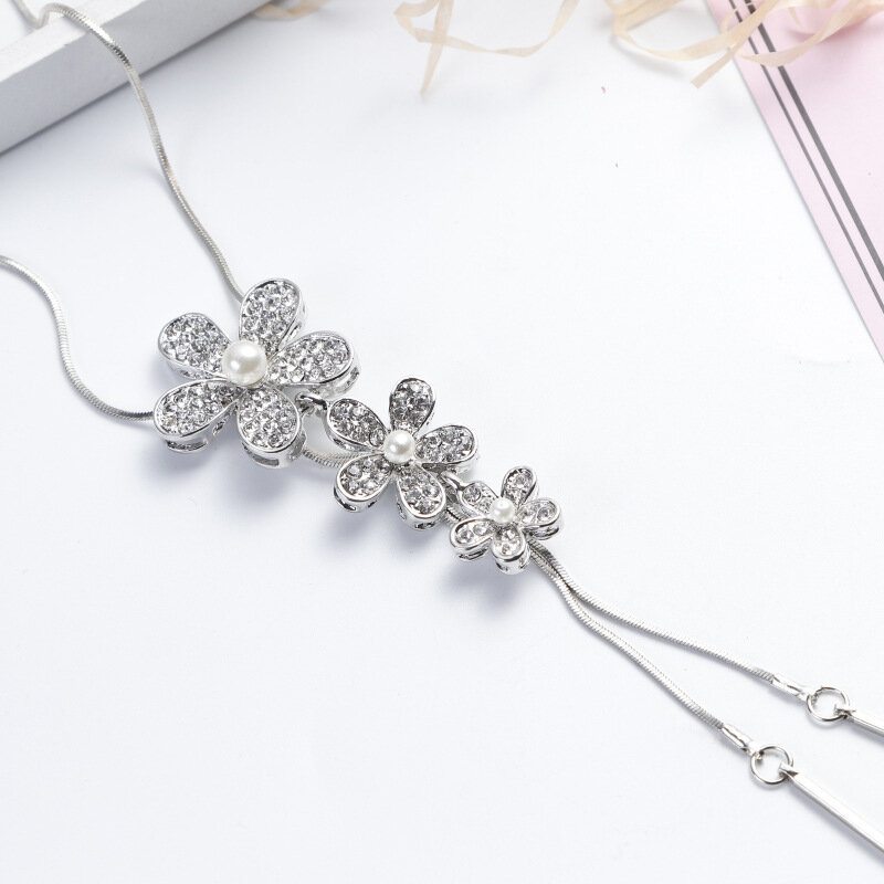 Elegantné Oslnivé Diamantové Perlové Náhrdelníky S Dlhým Svetrom S Troma Kvetmi