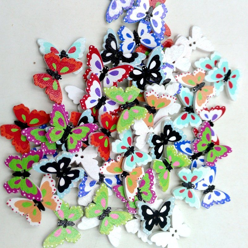 100 Ks Farebných Drevených Šijacích Gombíkov V Tvare Motýľa Ručne Vyrábané Remeselné Materiály