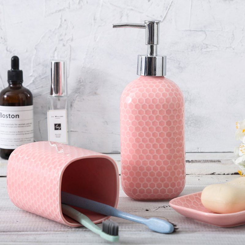 Jednoduchá Jednofarebná Keramická 4-dielna Súprava Kúpeľňových Doplnkov Kreatívny Módny Dizajn Hrnček Na Zuby Zásobník Na Mydlo Fľaša Na Mlieko