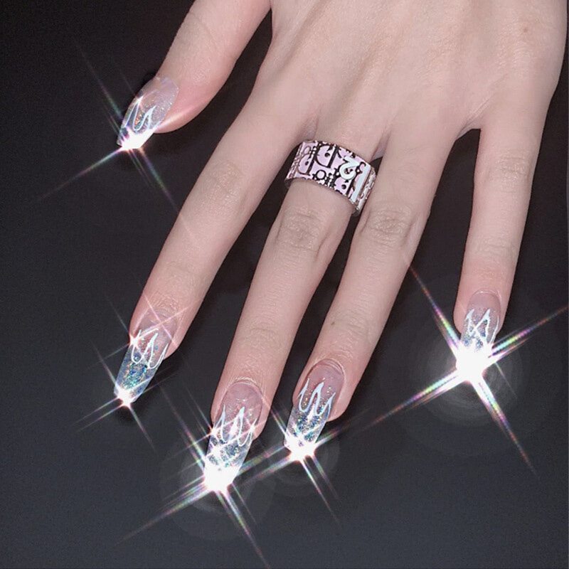 24 Ks/balenie Laser Silver Flame Fake Nails Kus Nositeľné Umelé Nechty