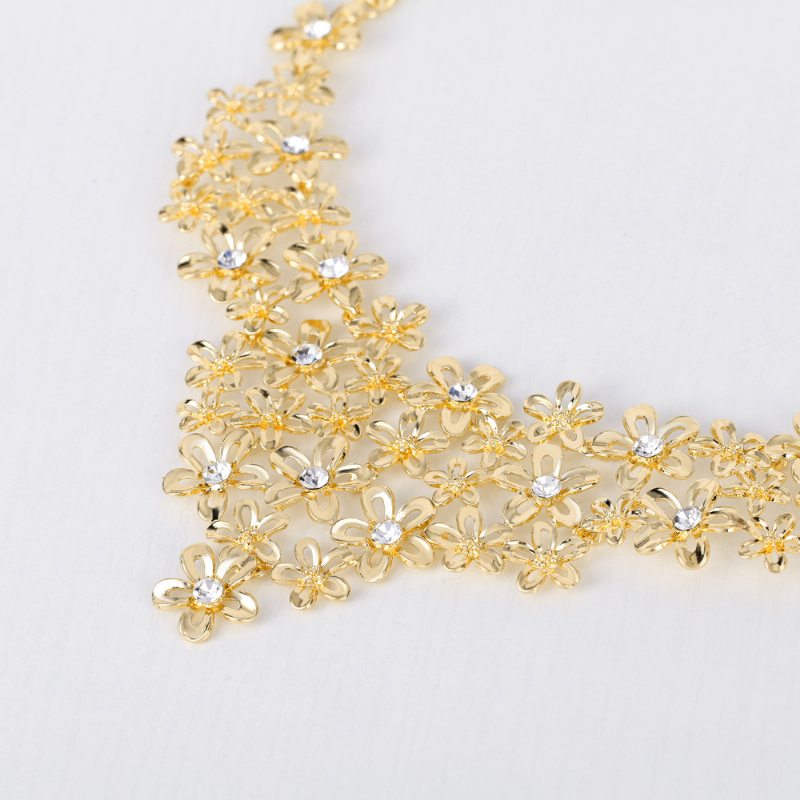 Sada Náhrdelníkov Zo Zliatiny Kc Gold Exquisite Diamond With Flower Design Náhrdelník Náušnica Dvojdielna
