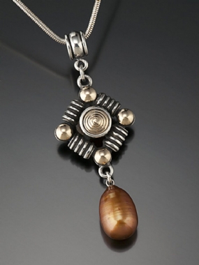 Vintage Perlový Dámsky Náhrdelník Dvojfarebný Prívesok S Dutým Kosoštvorcom Náušnice Šperky Darček