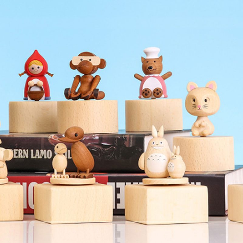 Wood Rhyme Box Mini Krásny Kreslený Dizajn Manuálna Otočná Hracia Skrinka Malá Veľkosť Dekoratívna Ručná Práca Darček Pre Deti Rodinných Milovníkov
